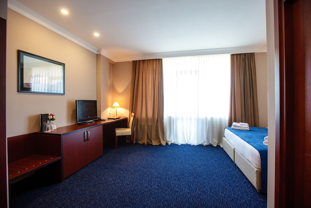 Cruise Hotel