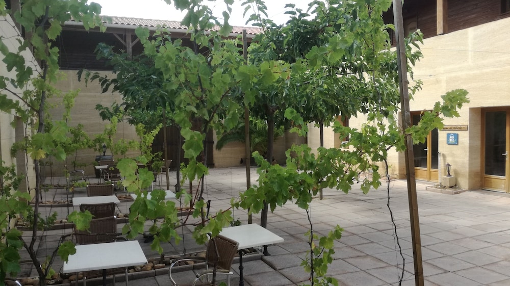 Le Clos Boisé — 4-Star Luxury Hotel in Avignon, France