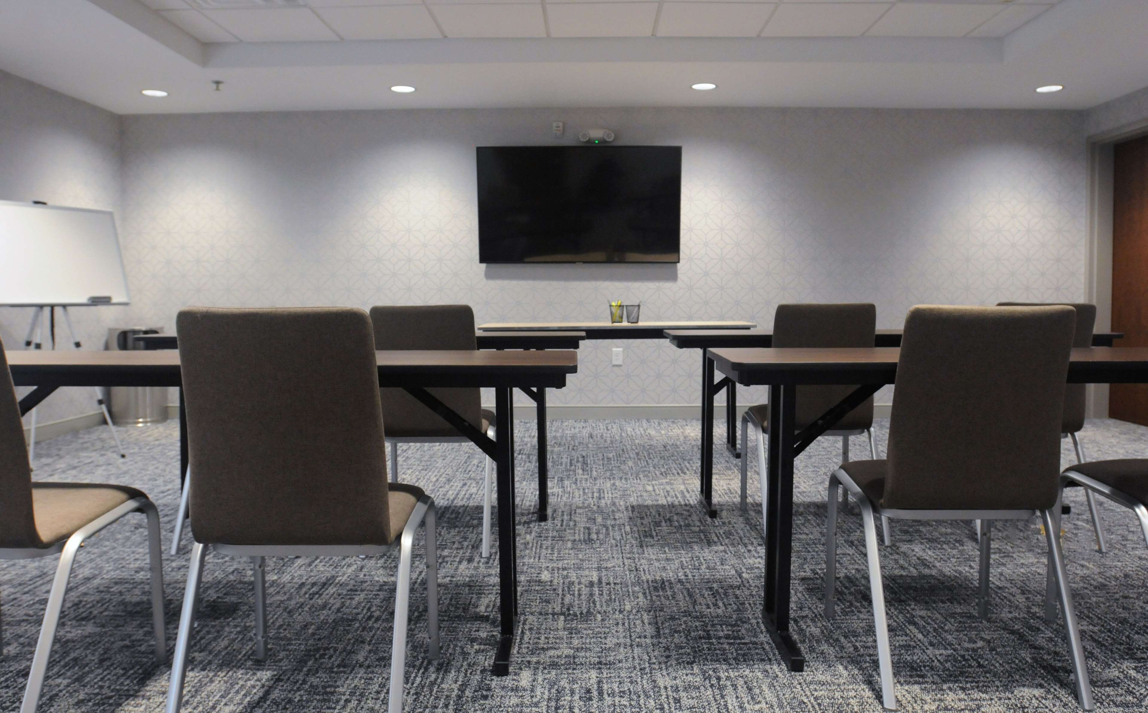 Hampton Inn Camden - photo 21