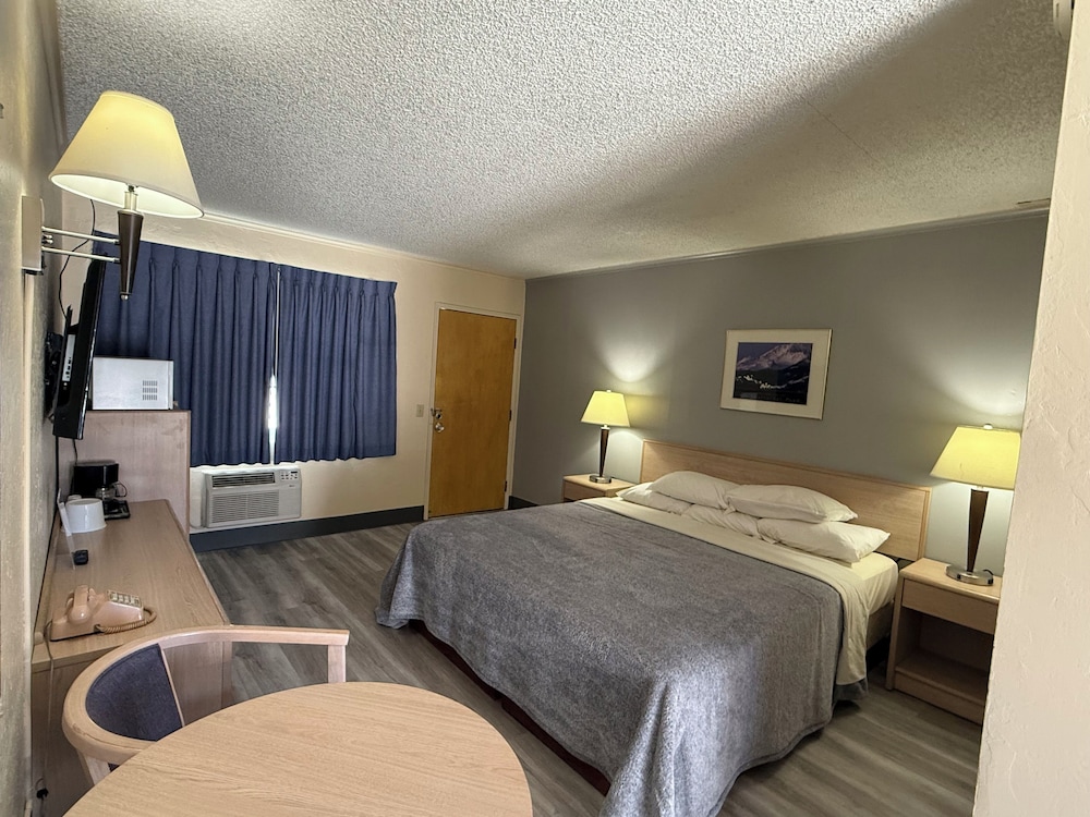 Pine Needles Inn - photo 3