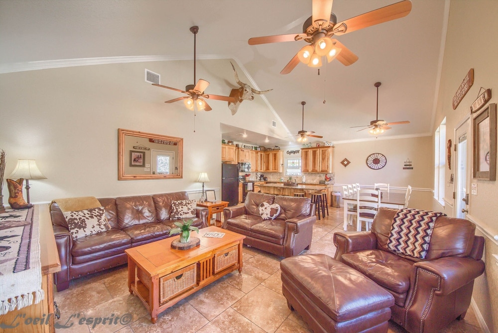 Cowboy Lodge Rr94404 #4 4 Bedroom Home by RedAwning — 4-Star Luxury Hotel in New Braunfels, United States