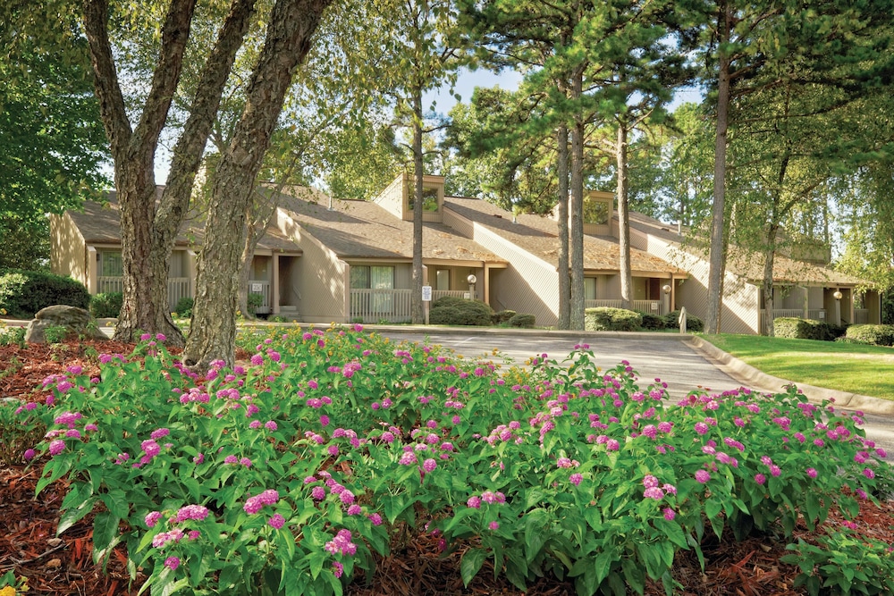 Club Wyndham Resort at Fairfield Bay - carbon neutral hotel in Fairfield Bay