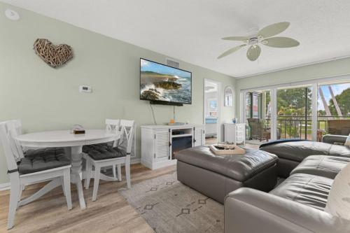 New Casa Del Mar D 215 — 4-Star Luxury Hotel in St. Petersburg, United States
