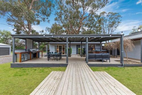 Bridgewater Loddon River Retreat - carbon neutral hotel in Unknown City