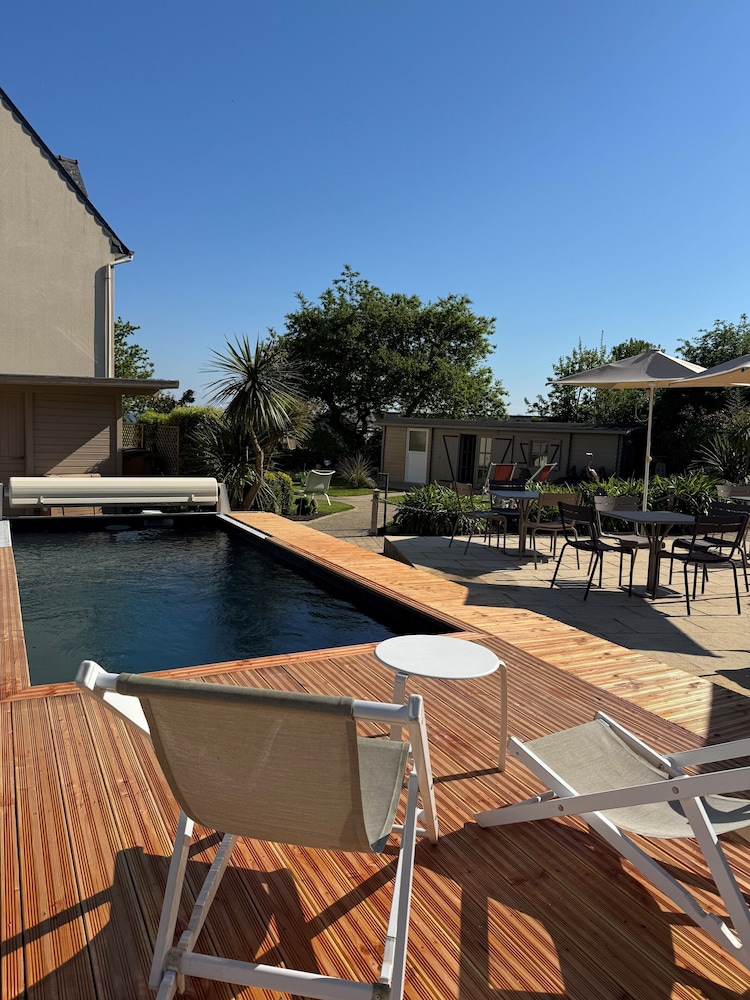 Hotel Les Agapanthes Logis Hotel — Ploubazlanec