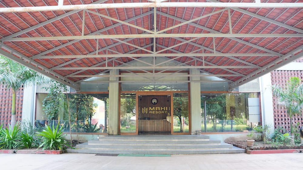 Mahi Resort - carbon neutral hotel in Padra