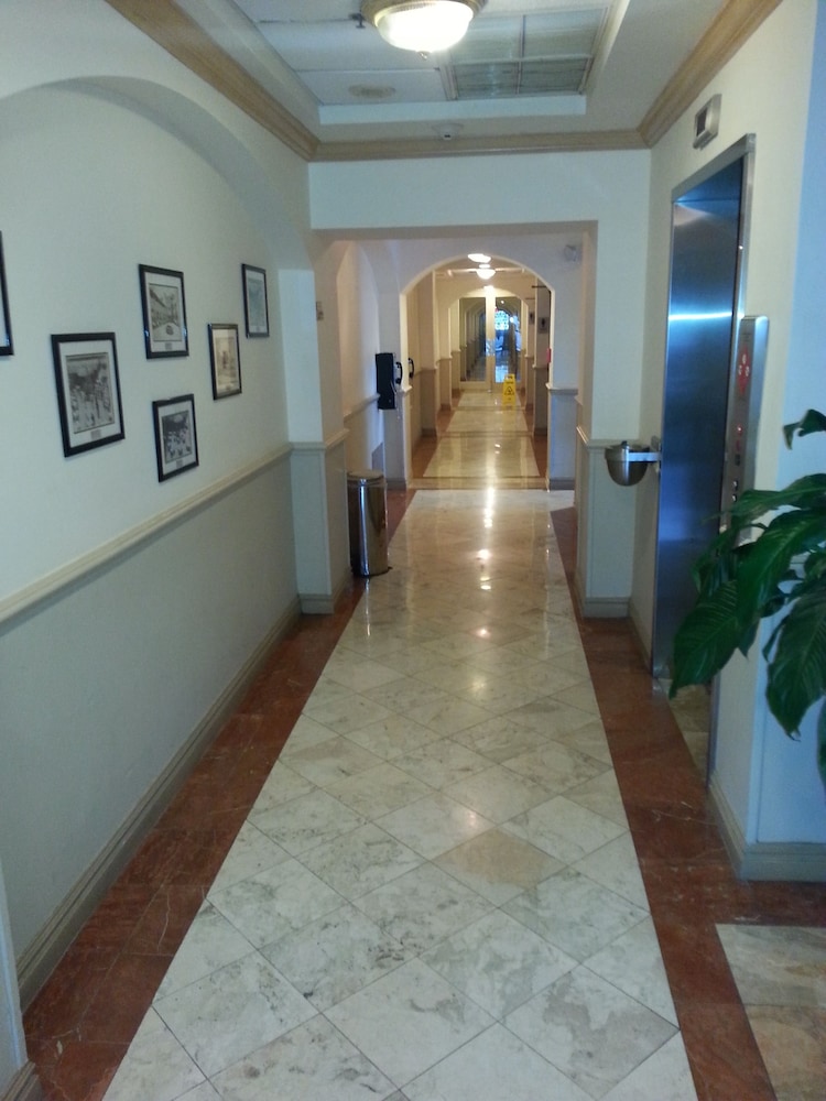 Chateaubleau Hotel - photo 5