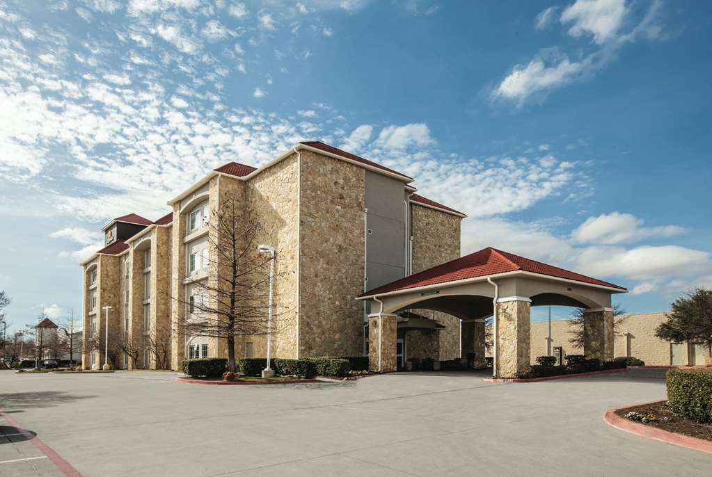 La Quinta Inn & Suites by Wyndham Mansfield TX - featured photo