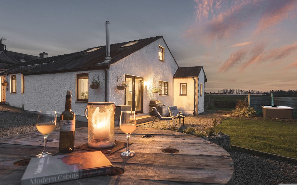 Leavens Farmstead Rural Retreat With Hot Tub in Kendal, United Kingdom