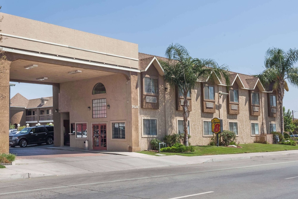 Super 8 by Wyndham Bakersfield South CA — hotel in Bakersfield
