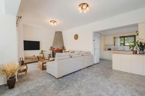 Villa Bella Natura — 4-Star Luxury Hotel in Afantou, Greece