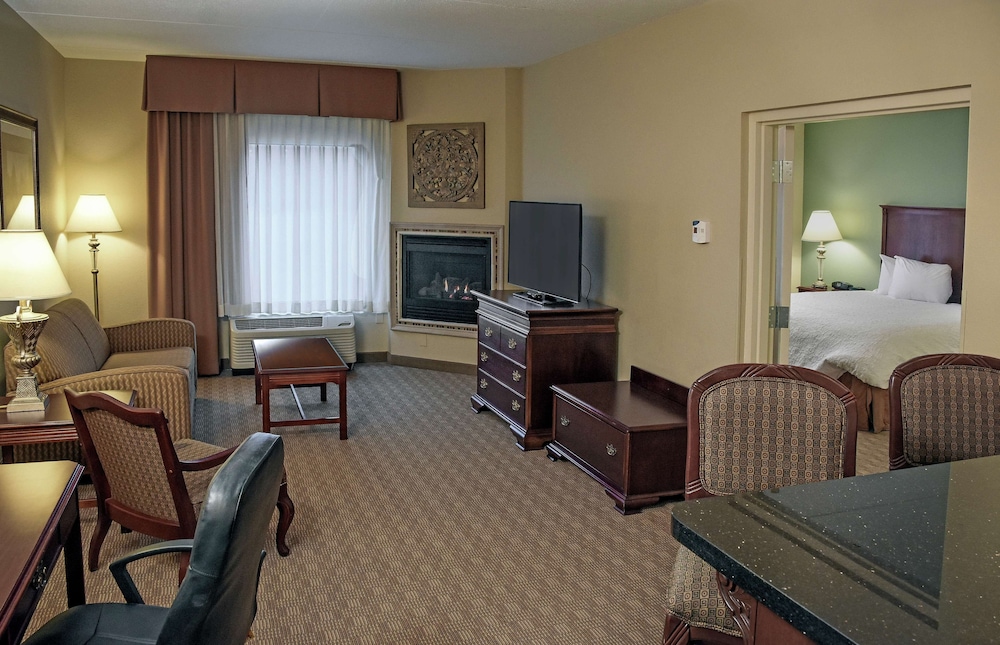 Hampton Inn & Suites Youngstown Canfield - photo 44
