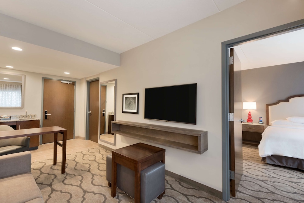 Embassy Suites by Hilton Chicago Naperville - photo 7