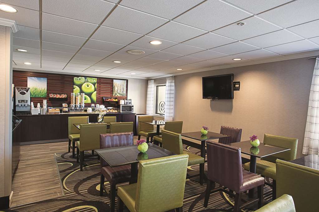 La Quinta Inn & Suites by Wyndham Baton Rouge Siegen Lane - photo 43