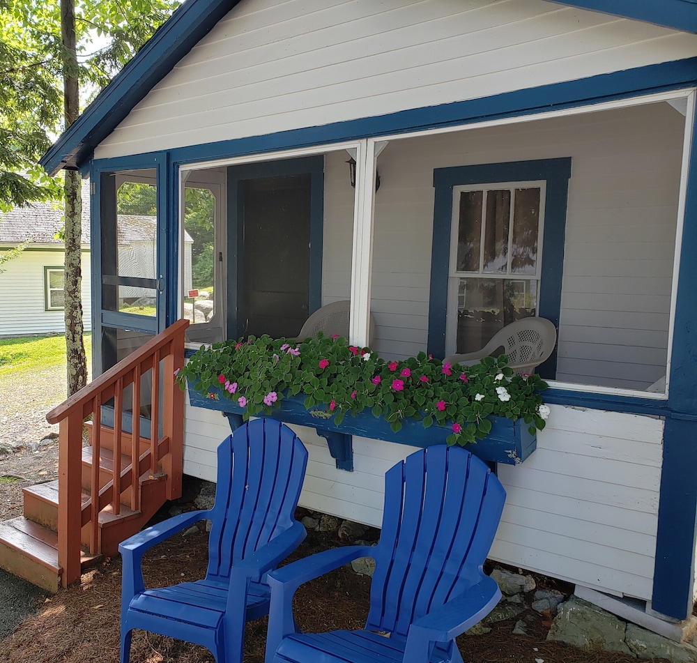 Weirs Beach Motel and Cottages - photo 44