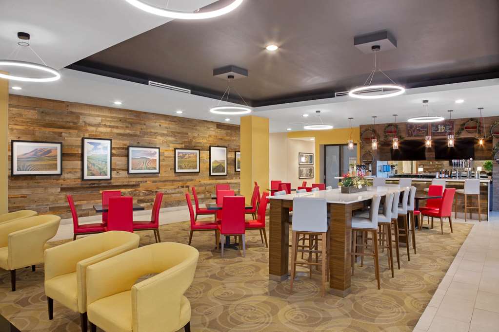 La Quinta Inn & Suites by Wyndham Morgan Hill San Jose South - photo 37