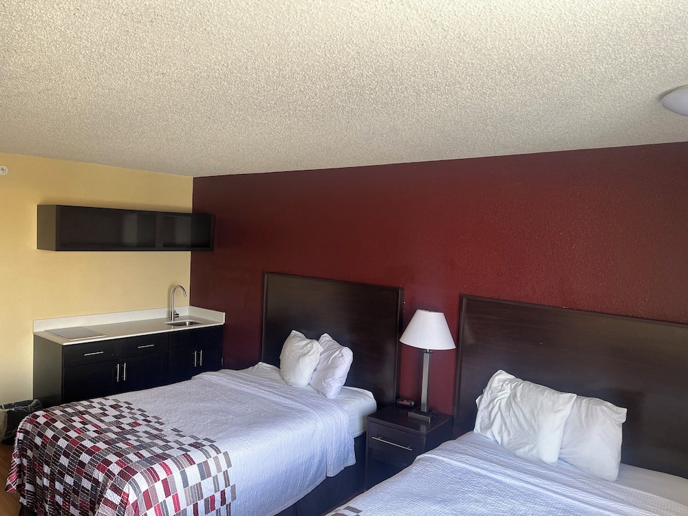 Red Roof Inn & Suites Indianapolis Airport - photo 29