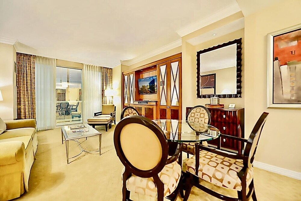 ABZ Signature Suites - photo 17