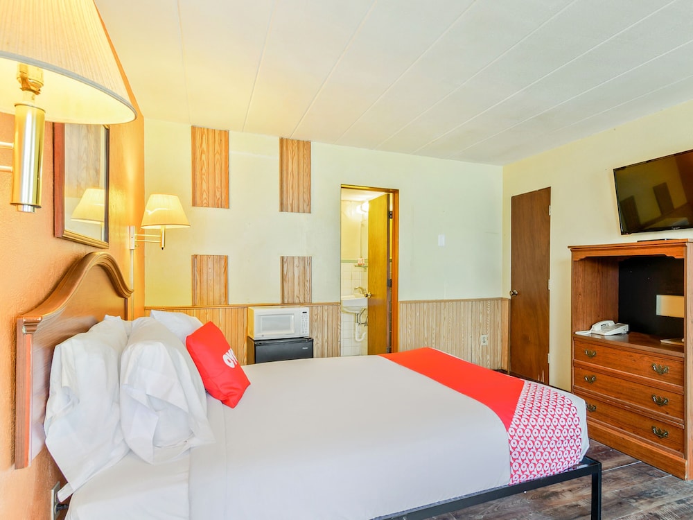 OYO Hotel Downtown Peoria I 74 - photo 6