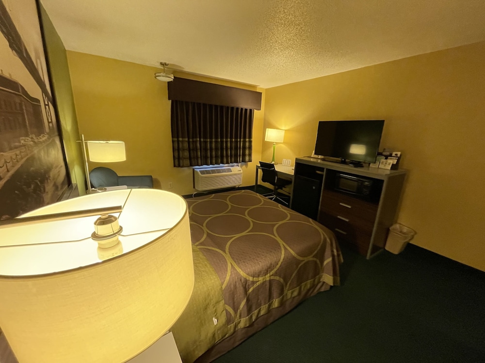 Super 8 by Wyndham Van Buren Ft. Smith Area - photo 9