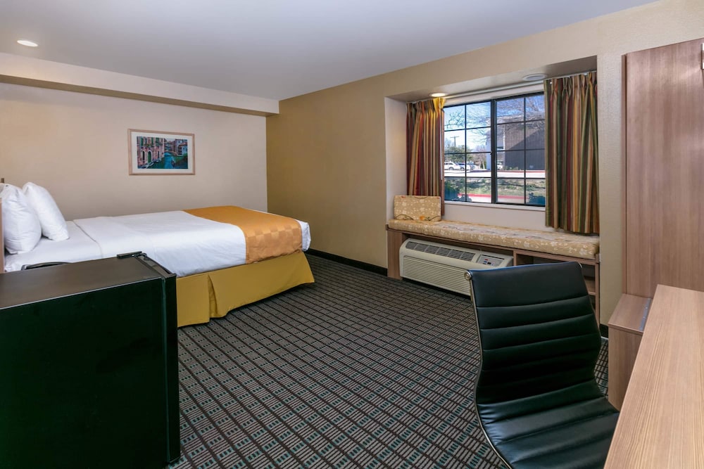 Travelodge by Wyndham Arlington Dallas Area - photo 6