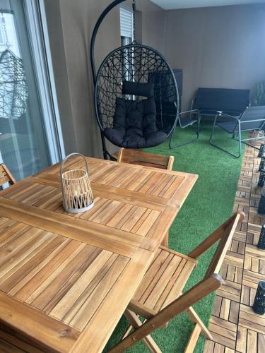 Cosy House A 6 Min Du Rer A Et Psa — 4-Star Luxury Hotel in Carrieres-Sous-Poissy, France