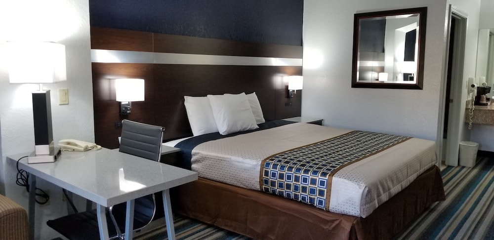 HomeBridge Inn and Suites - photo 8