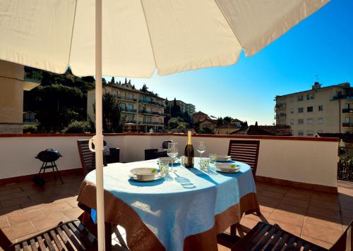 Casa con grande terrazza AC wifi posto auto e vicino al mare — 4-Star Luxury Hotel in Imperia, Italy