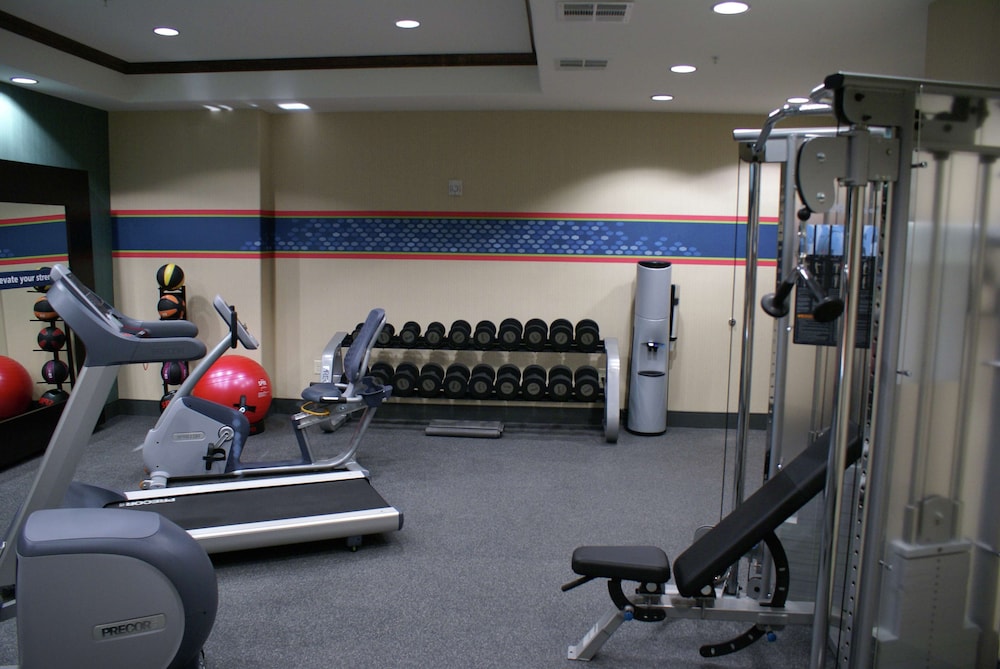 Hampton Inn & Suites Center - photo 13