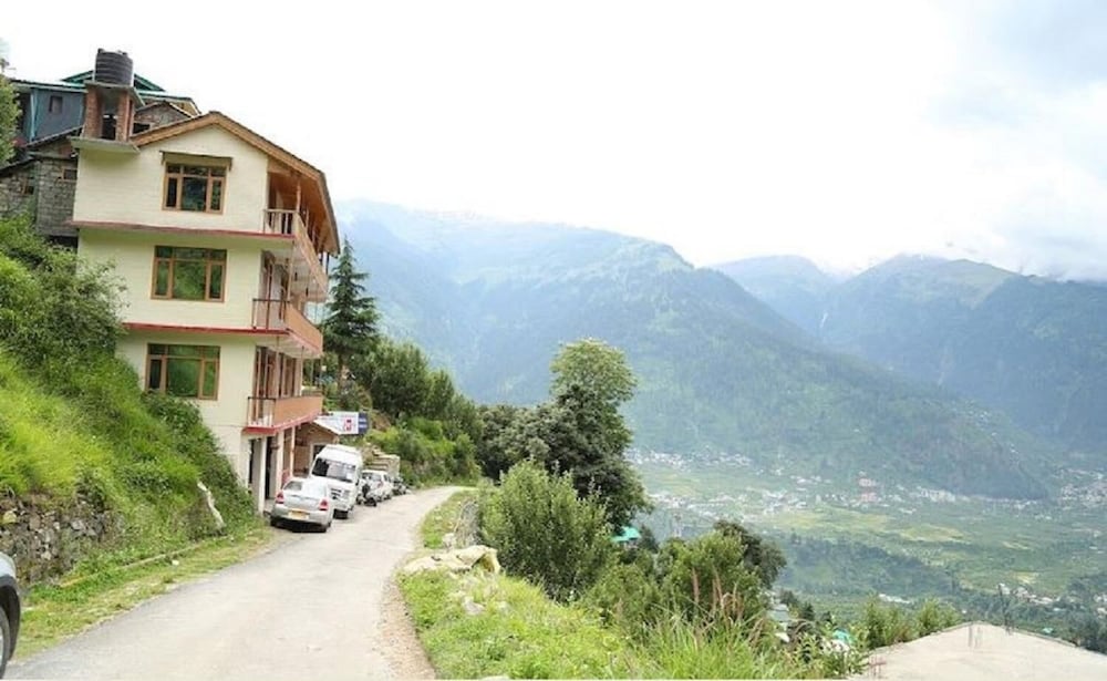 Kanyal Height Cottages - last minute hotel in Manali