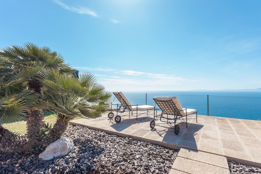 Villa Paraíso Perdido Piscina Privada Wifi paz Sobre el Acantilado — 4-Star Luxury Hotel in Llucmajor, Spain