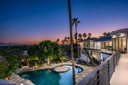 Camelback Mountain Mansion Micro Resort Views Golf Heated Pool Game Room — Phoenix