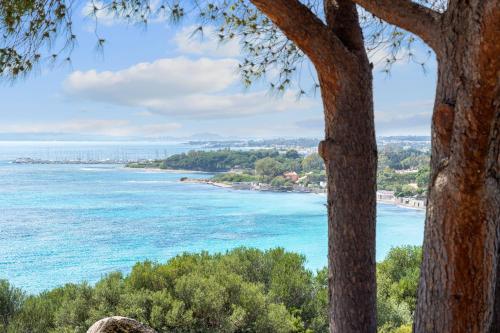 Villa Bianca — 4-Star Luxury Hotel in Quartu Sant'elena, Italy