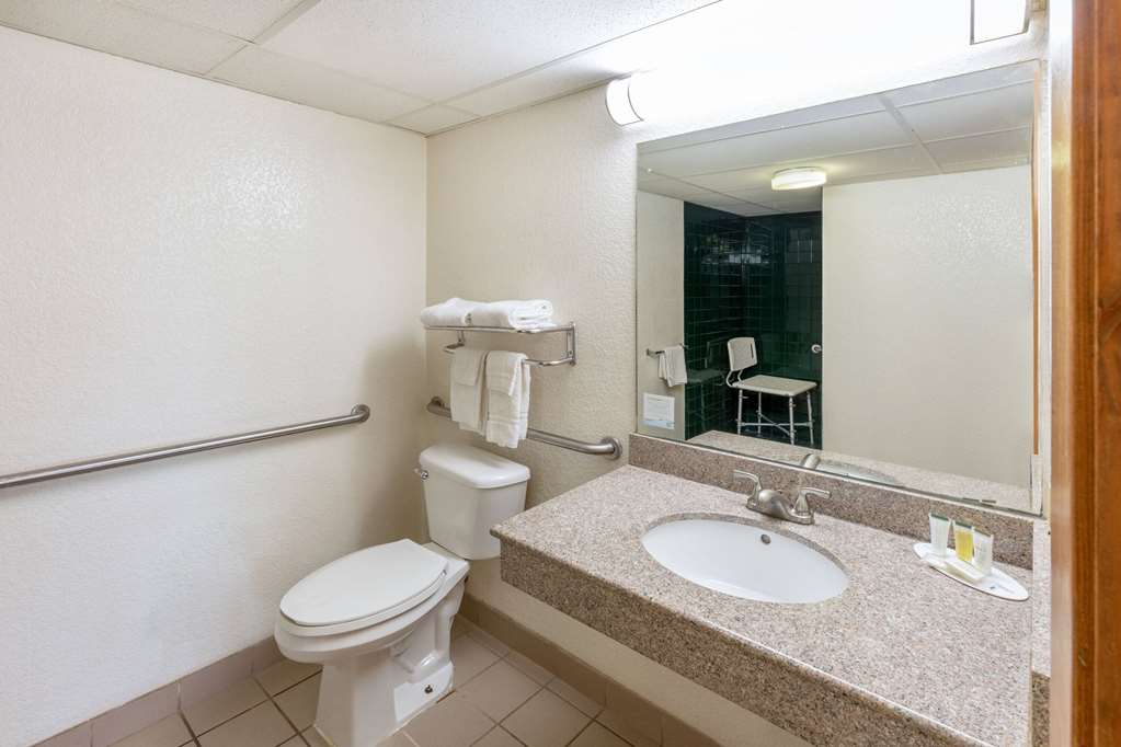 Super 8 by Wyndham Seguin - photo 12