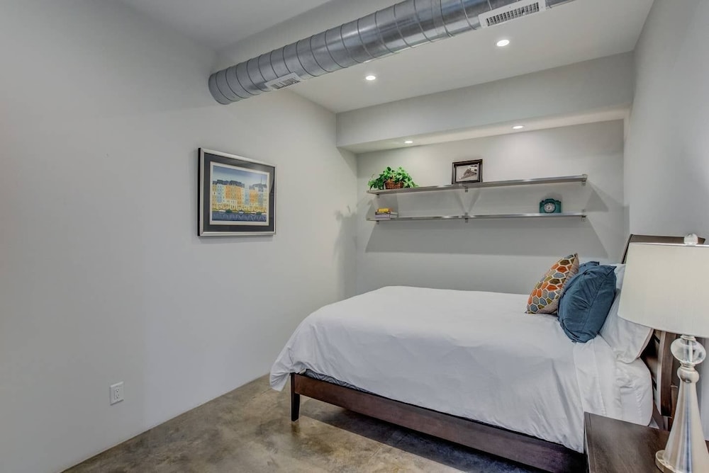 3BR Modern Marveldowntown Customprivate Balcony - photo 4