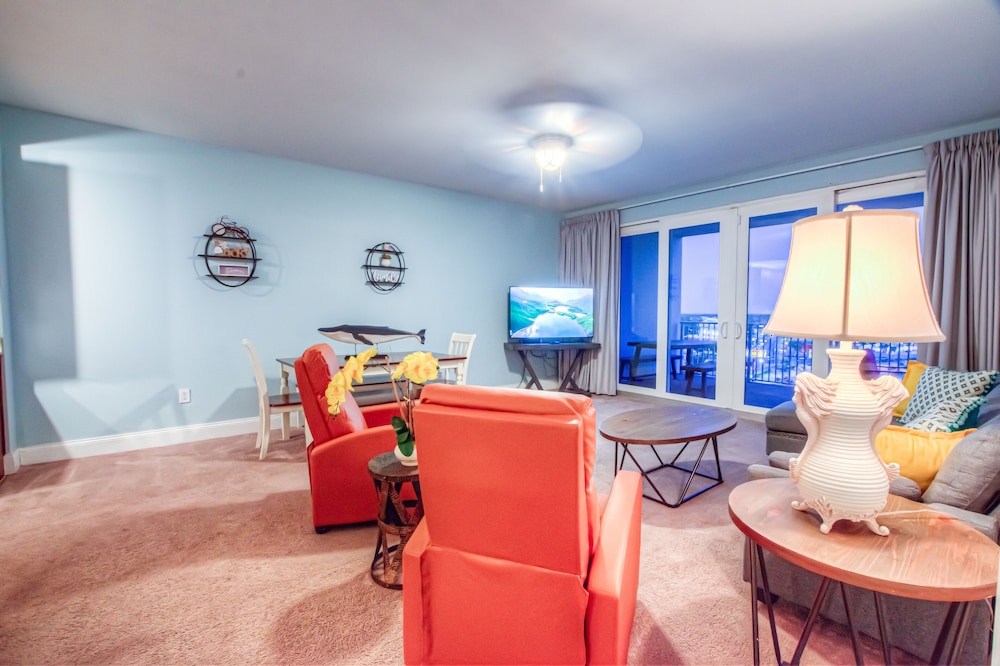 Laketown Wharf Resort by Aneliya's Rentals - photo 433