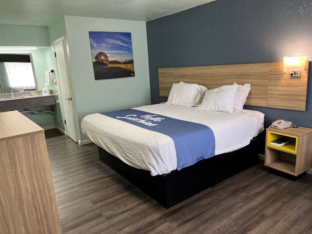 Days Inn by Wyndham Pratt - photo 12