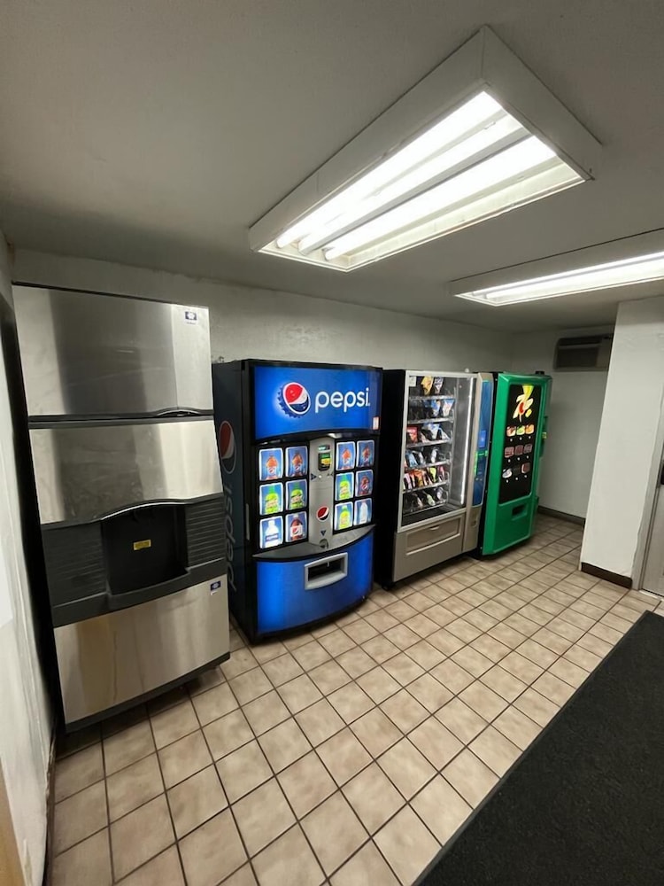 Motel 6 Moline - photo 61