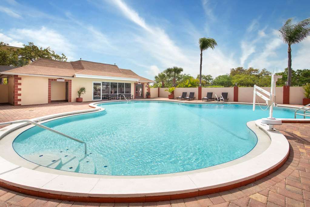 Ramada by Wyndham Tampa Westshore Airport South - photo 11