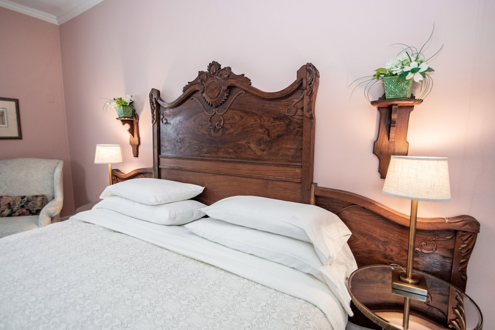 Looking Glass Inn - photo 20