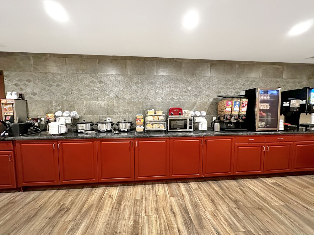 Estherville Hotel & Suites - photo 69