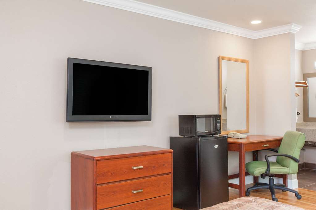 Days Inn by Wyndham San Francisco S Oyster Point Airport - photo 5