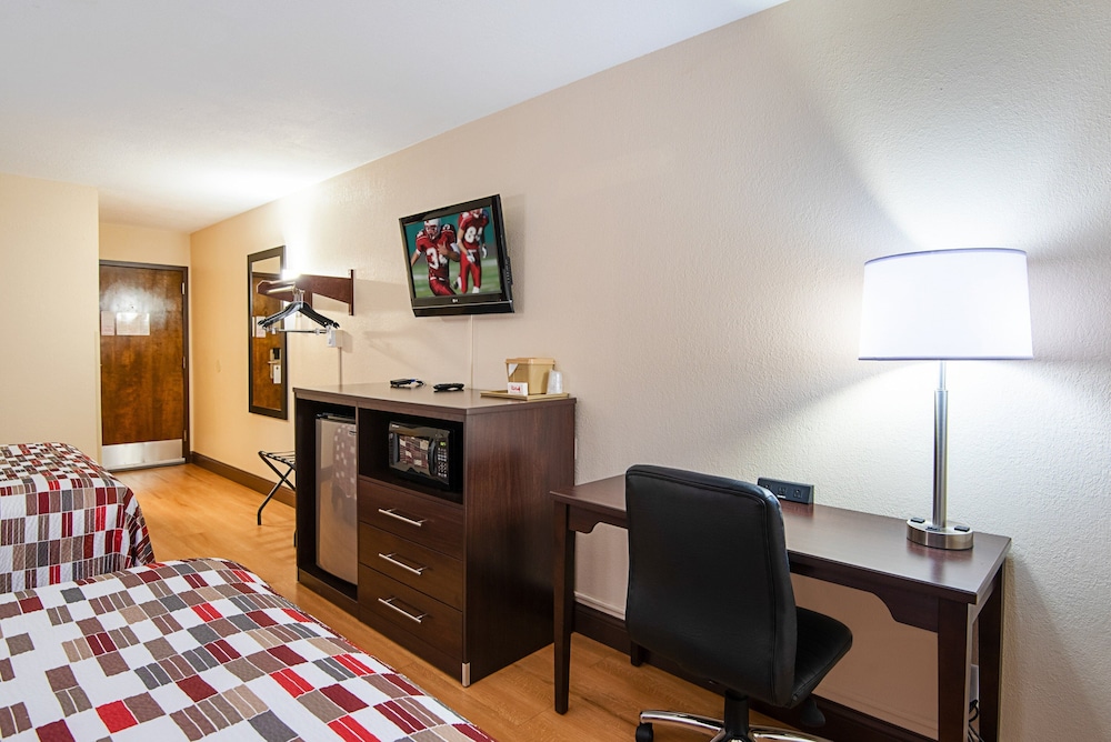 Red Roof Inn Cameron - photo 11