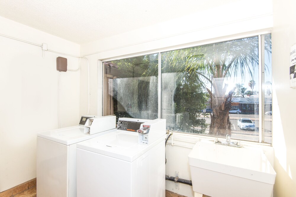 Sea Rock Inn Los Angeles - photo 24
