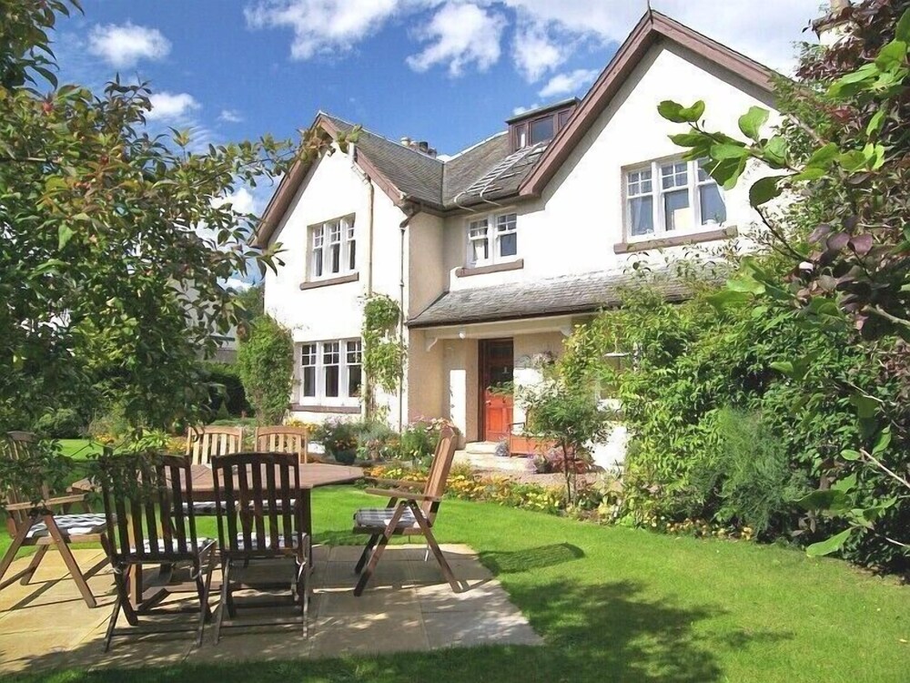Dalgreine Guest House — 4-Star Luxury Hotel in Pitlochry, United Kingdom