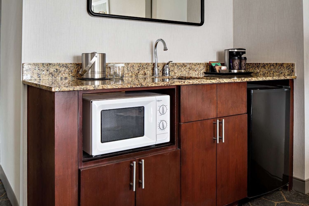 DoubleTree by Hilton Fairfield Hotel & Suites - photo 31