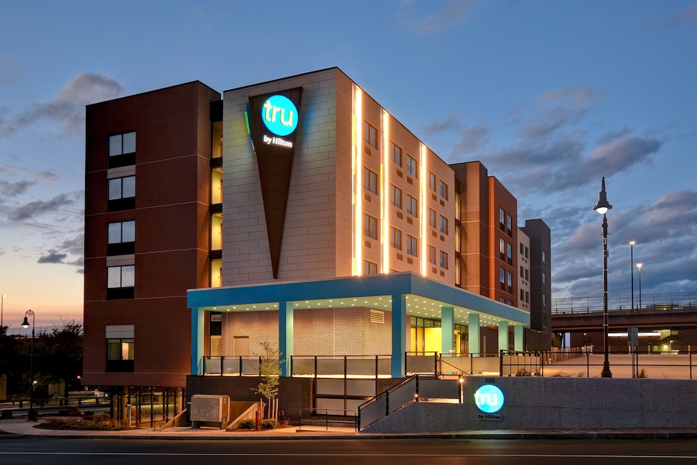 Tru by Hilton Manchester Downtown - photo 35