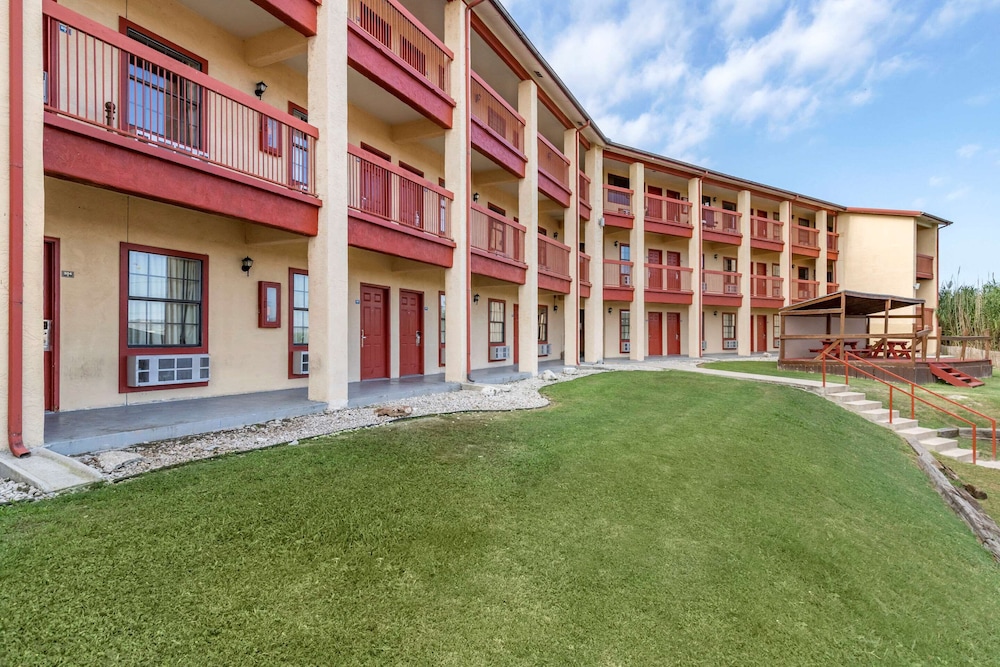 Econo Lodge Junction in Junction, United States