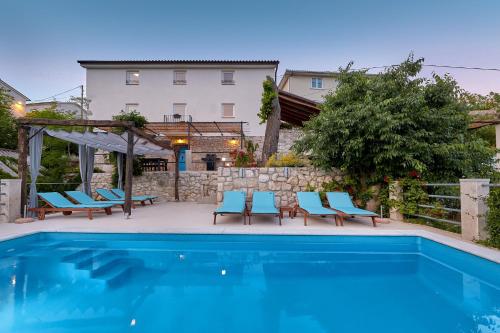 Villa Eugenia for 8 people with private pool & large garden only 3 km from the beach — 4-Star Luxury Hotel in Moscenicka Draga, Croatia