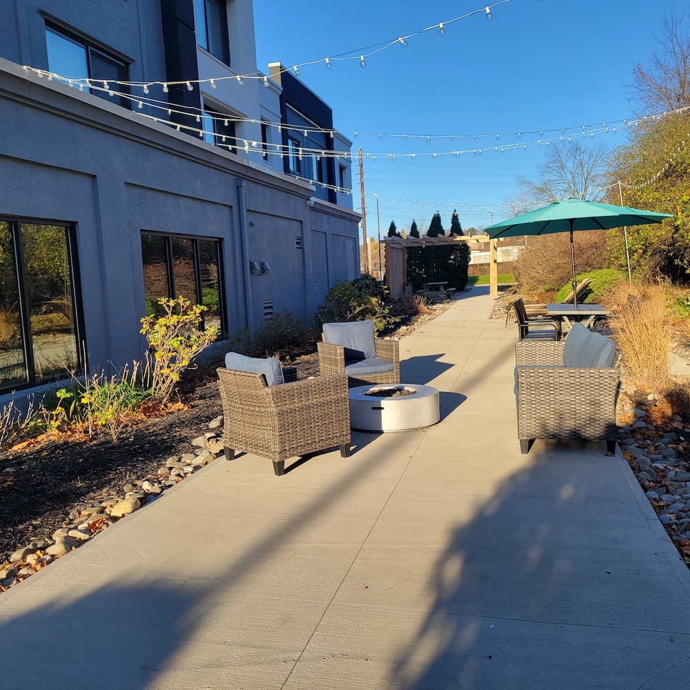Courtyard Marriott Binghamton - photo 44